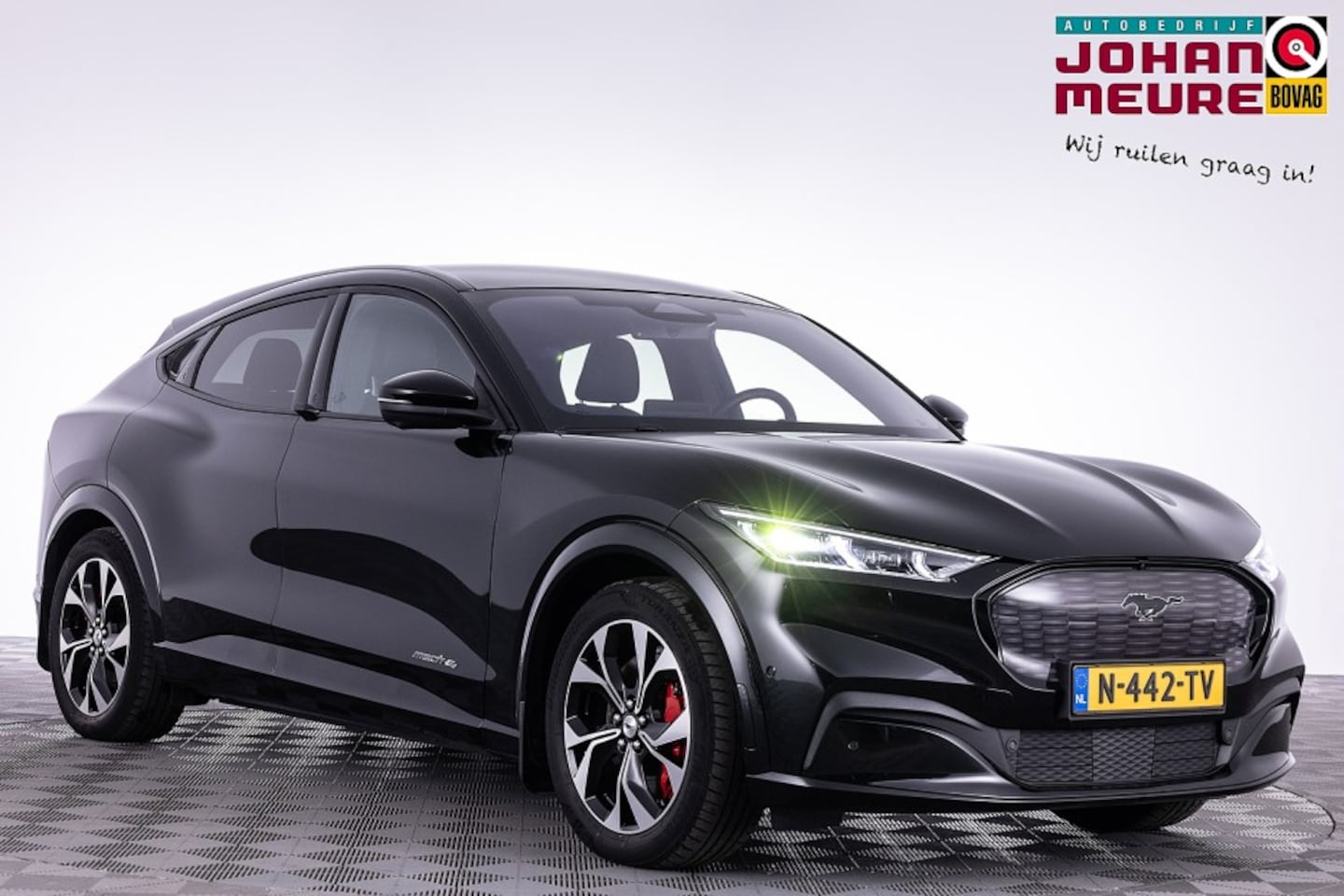 Ford Mustang Mach-E - AWD 75 kWh | PANORAMADAK | LEDER | Trekhaak ✅ 1e Eigenaar - AutoWereld.nl