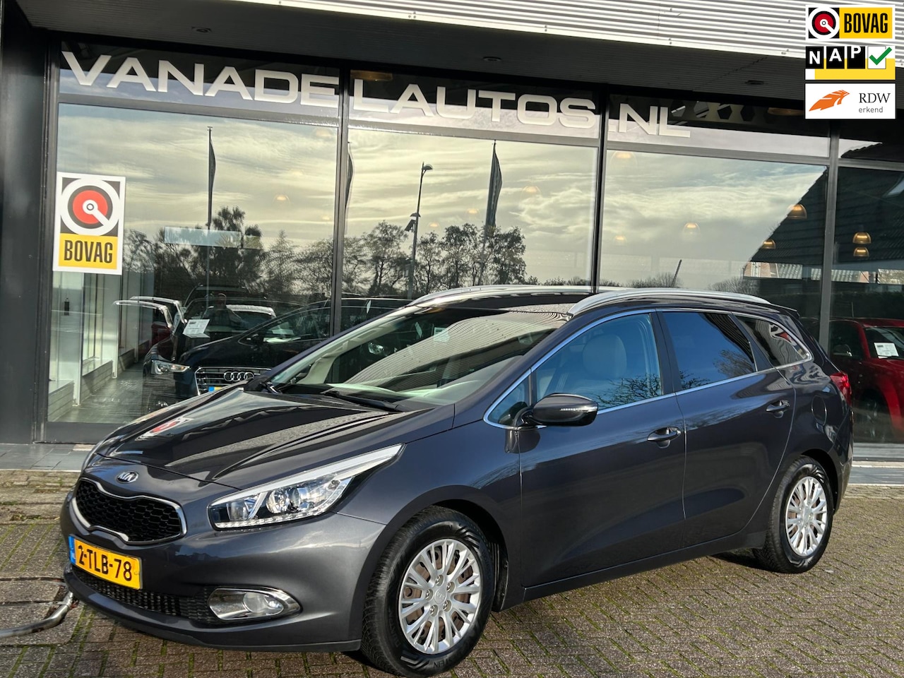 Kia Cee'd Sportswagon - 1.6 GDI Business Pack Navi Clima Cruise Camera Trekhaak NAP NL-Auto Dealeronderhouden! - AutoWereld.nl
