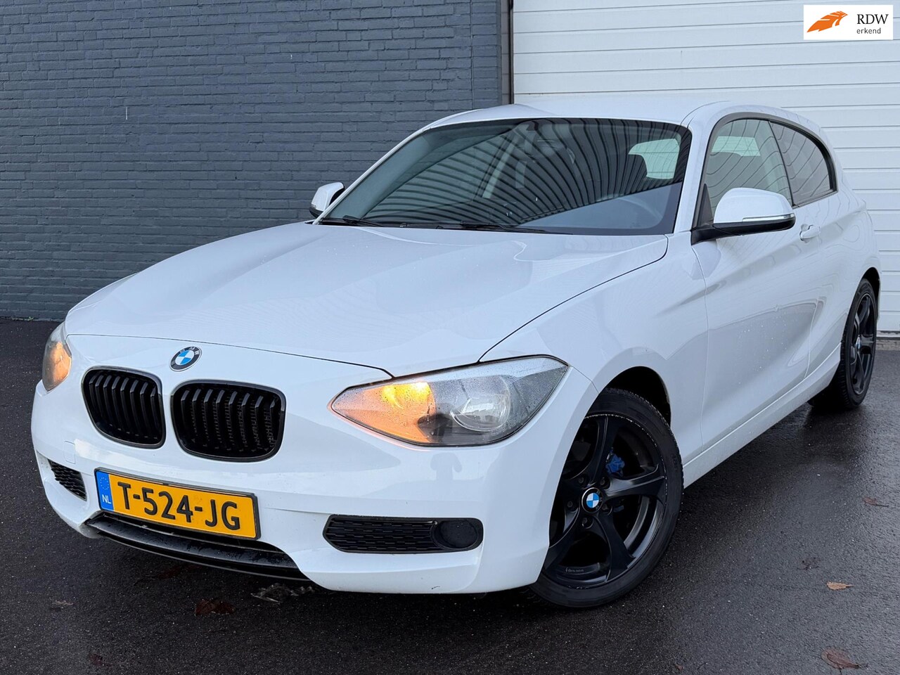 BMW 1-serie - 116i AIRCO/BLUETOOTH/KEYLES/CRUISE/LMV - AutoWereld.nl
