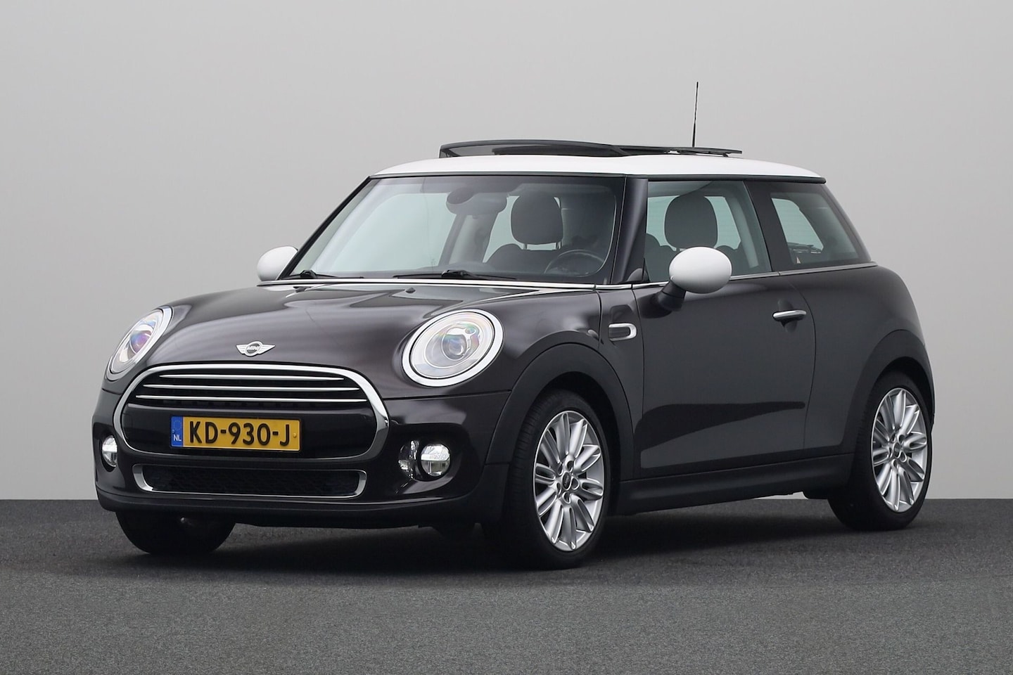 MINI Cooper - 3-deurs 1.5 Chili | Panoramadak | Stoelverwarming | PDC Achter | - AutoWereld.nl