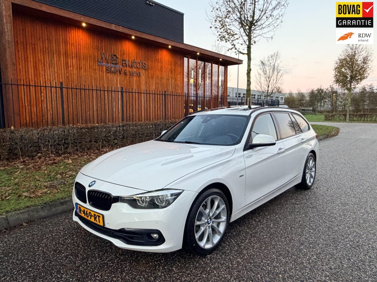 BMW 3-serie Touring - 318i panoramadak, trekhaak, verwarmde sportstoelen - AutoWereld.nl