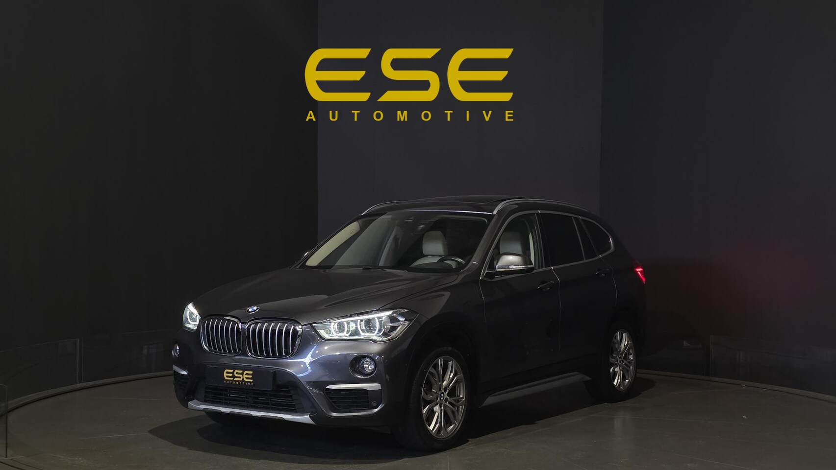 BMW X1 - xDrive20i Executive | Panorama | Hud | Sfeer | Camera - AutoWereld.nl