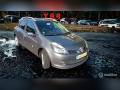 Renault Clio Estate - 1.2 TCE Corporate NAP AIRCO LEUKE GEZINSAUTO