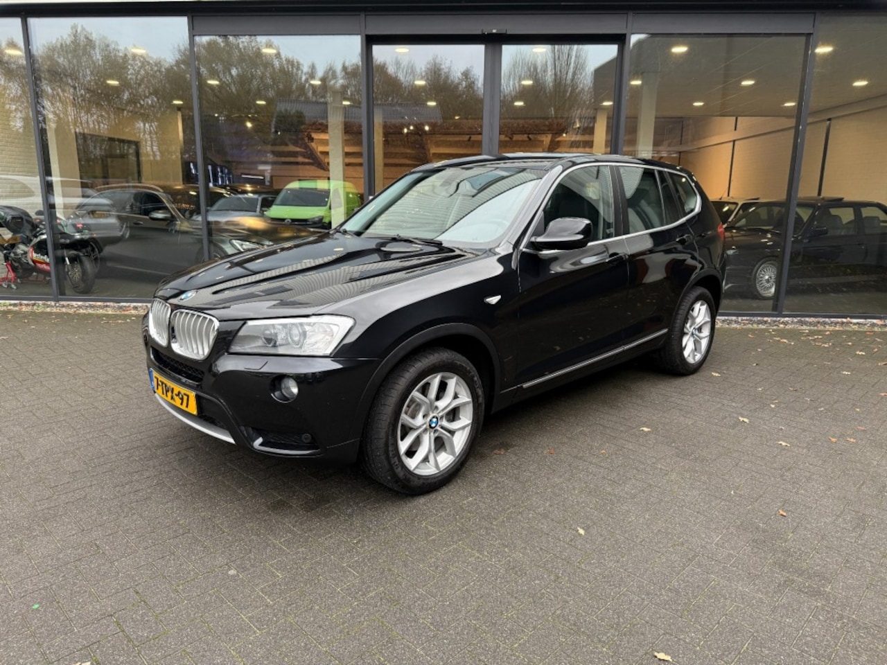 BMW X3 - xDrive20i High Exe,2e Eig,Dealer OH,Xenon,Leer,NaviPro,Stoelverw,Camera,Trekhk - AutoWereld.nl