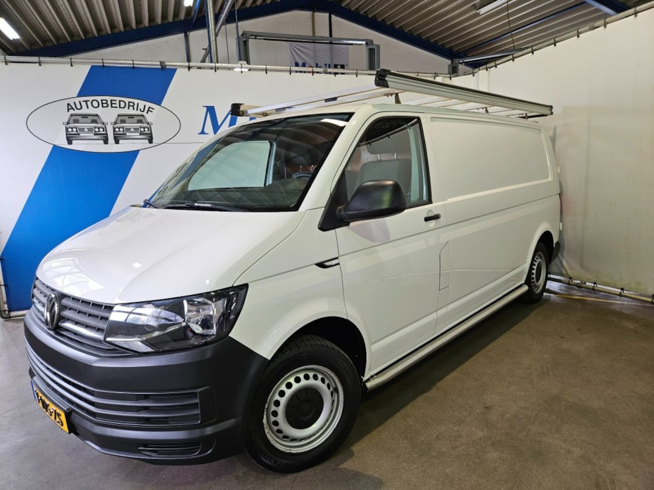 Volkswagen Transporter - 2.0 TDI L2H1 / Trekhaak / Imperiaal / NL Auto - AutoWereld.nl