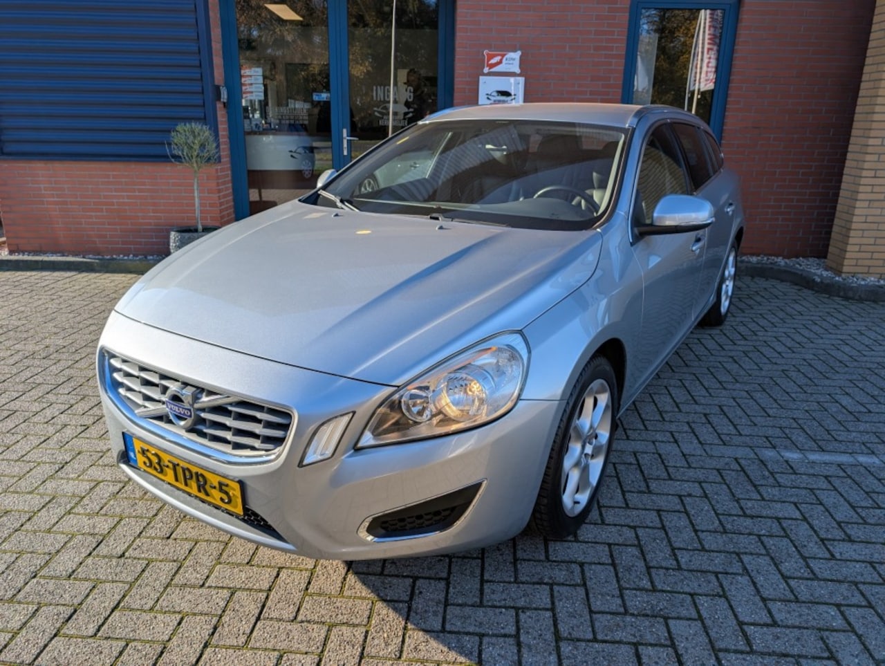 Volvo V60 - 1.6 T3 Ocean Race 1.6 T3 OCEAN RACE, DEALER ONDERHOUDEN, Airco, PDC achter, Cruise, - AutoWereld.nl