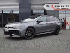 Volkswagen Passat Variant - 2.0 TDI DSG R-Line Black st. 150pk/ Panodak/ Head-up/ Trekhaak wegkl./ Camera /Navi