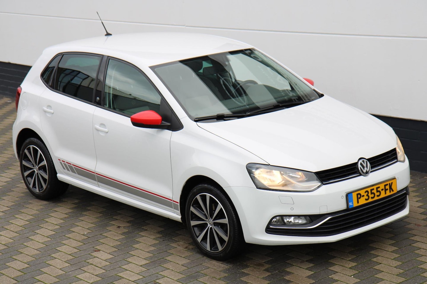 Volkswagen Polo - 1.2 TSI 90PK Beats Carplay Clima DAB PDC !! - AutoWereld.nl