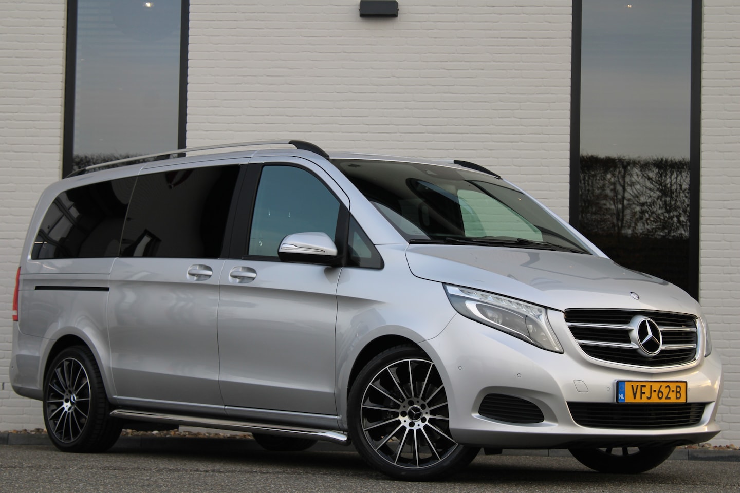 Mercedes-Benz V-klasse - 220 CDI Aut / Lang / DC / Edition / 2x Schuifdeur / Led-Xenon / Camera / Nette Staat - AutoWereld.nl