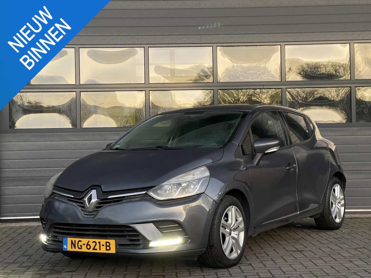 Renault Clio - 0.9 TCE ZEN I AIRCONDITIONING I 5-DEURS I NAVIGATIE I CRUISE CONTROL I P-SENSOREN - AutoWereld.nl