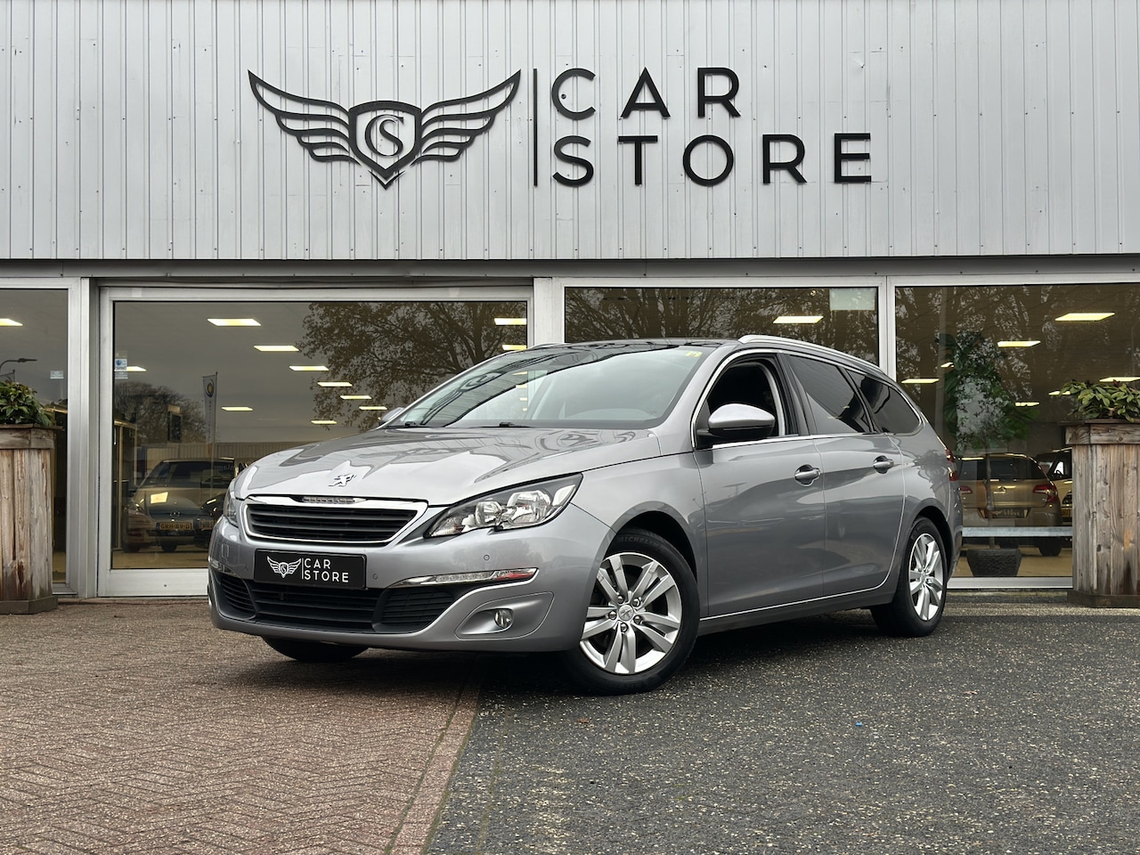 Peugeot 308 SW - 1.2 e-THP Blue Lease Executive |PANO|PDC|ISOFIX|CRUISE|CLIMA|NAVI - AutoWereld.nl