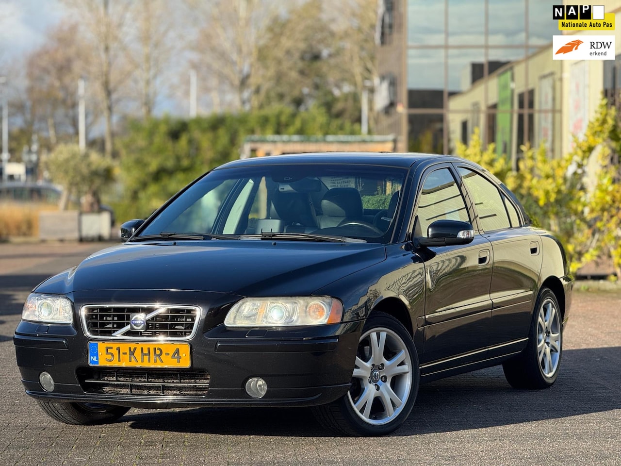 Volvo S60 - 2.4 Drivers Edition | Leder sporstoelen | Xenon | Trekhaak | Parkeersensoren | 17 inch - AutoWereld.nl