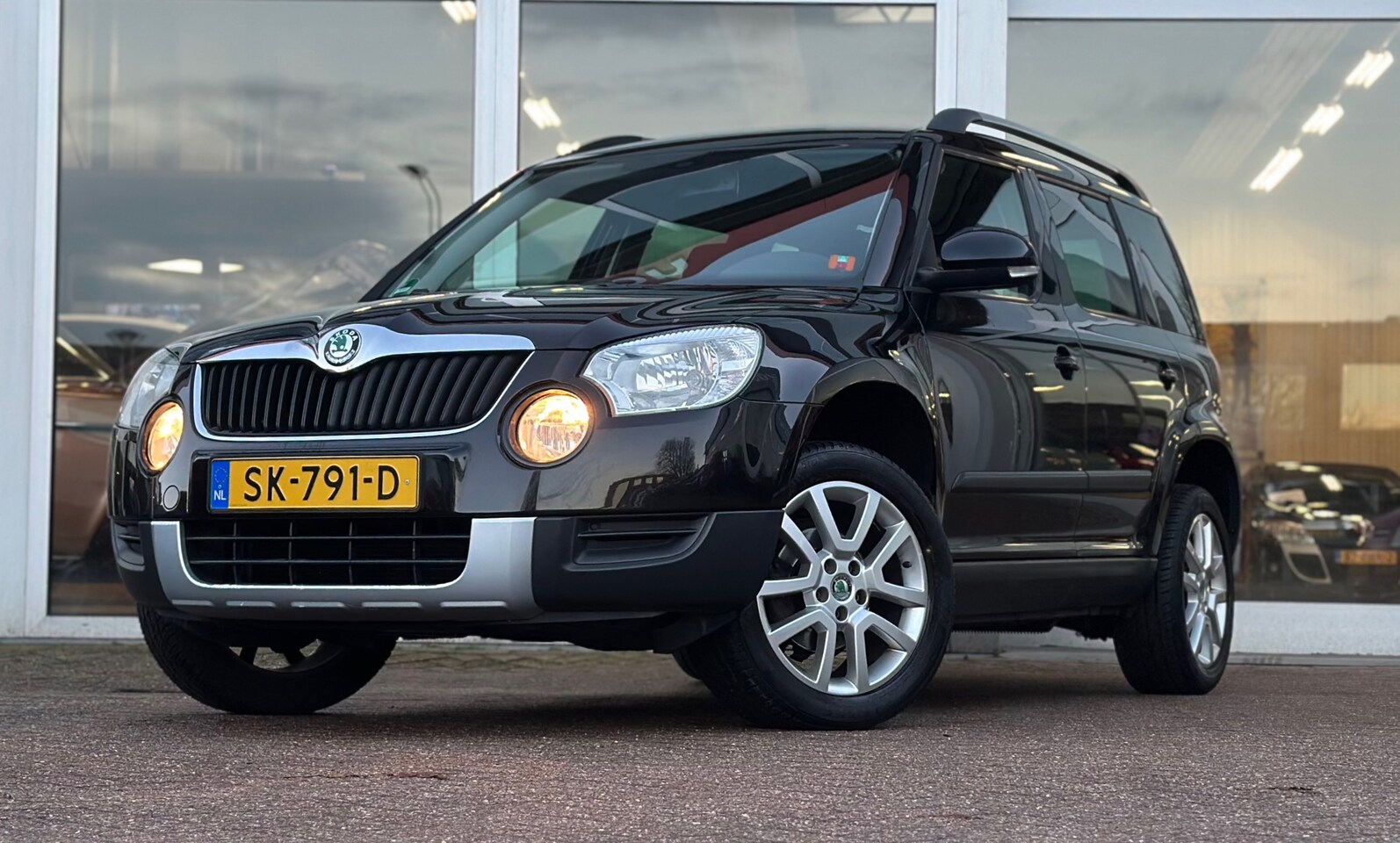 Skoda Yeti - 1.2 TSI Tour Automaat Clima Navi Mooi! - AutoWereld.nl
