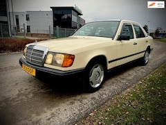 Mercedes-Benz 230 - 230E Oldtimer, Automaat, Vol