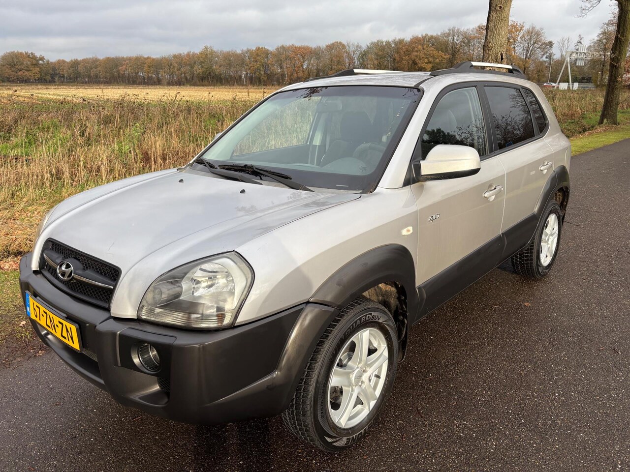 Hyundai Tucson - 2.0i 4WD Style Airco/Camera/Lm/Trekhaak/schuifdak - AutoWereld.nl