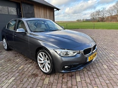 BMW 3-serie - 330e, HYBRIDE, LEER , NAVI , TREKHAAK, DUBBELSET WIELEN MET NW WINTERBANDEN