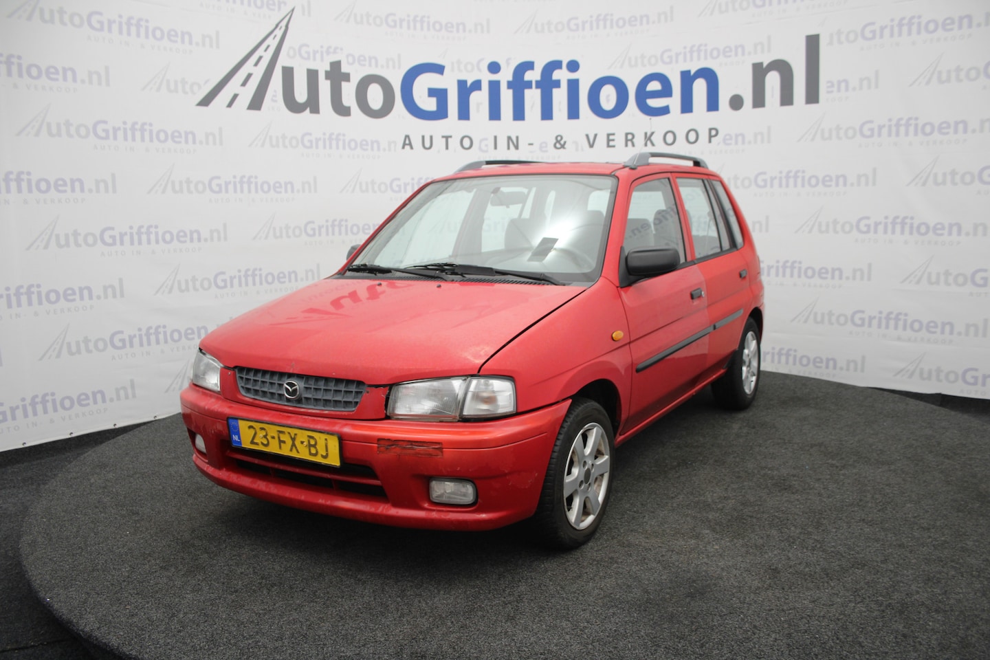 Mazda Demio - 1.3 GLX Plus niet mooi maar blijven rijden! - AutoWereld.nl