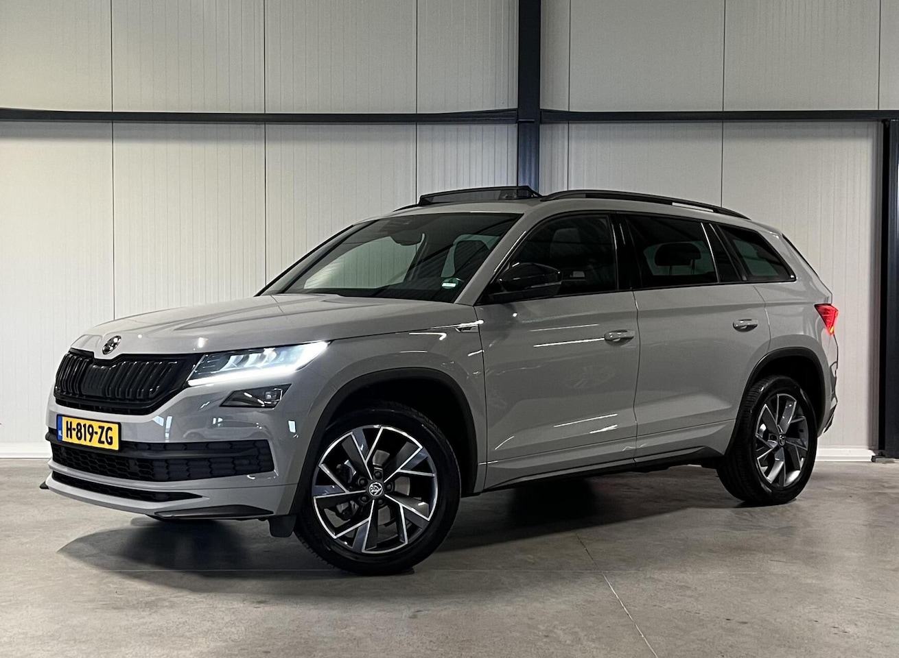 Skoda Kodiaq - 1.5 TSI Sportline Pano Virtual 7 Pers Trekhaak - AutoWereld.nl