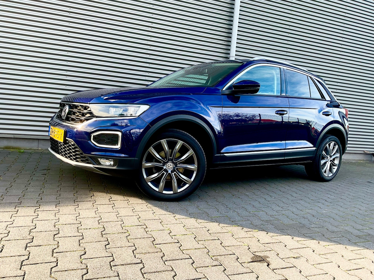 Volkswagen T-Roc - 1.5 TSI 150pk Sport pano - AutoWereld.nl