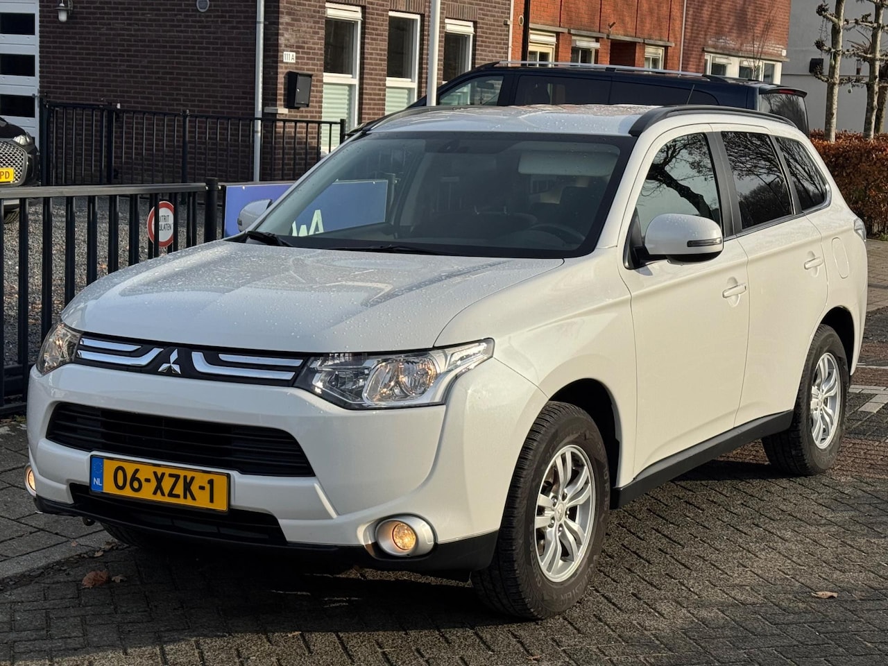 Mitsubishi Outlander - 2.0 Intense 150pk Automaat *CLIMA - AutoWereld.nl