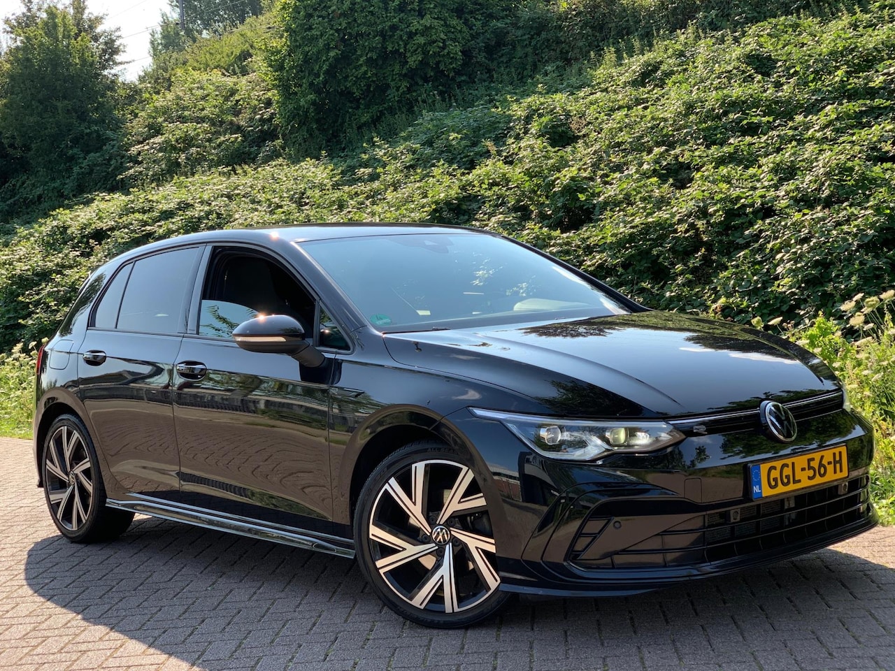 Volkswagen Golf - 1.5 eTSI R-Line |KEYLESS|ACC|DCC|IQ|18''|20 - AutoWereld.nl