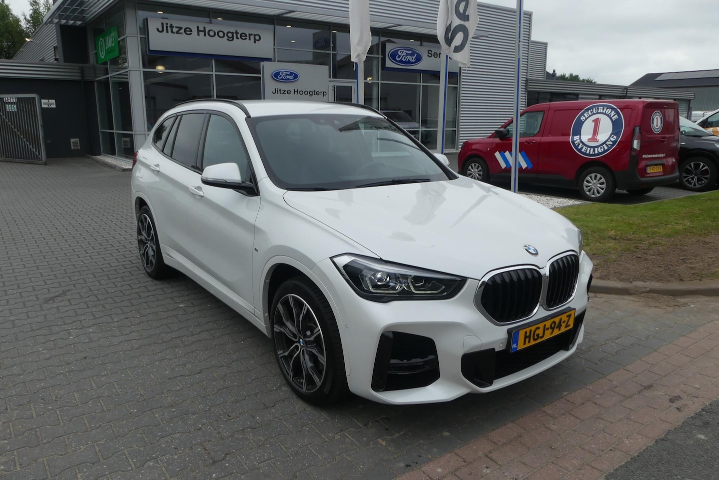BMW X1 - xDrive20d High Executive M Sport TREKHAAK AFNEEMBAAR (2.000KG), ADAPTIEVE CRUISE, CAMERA, - AutoWereld.nl