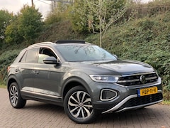 Volkswagen T-Roc - 1.5 TSI Life Business AUTOMAAT PANO 17'' 2024