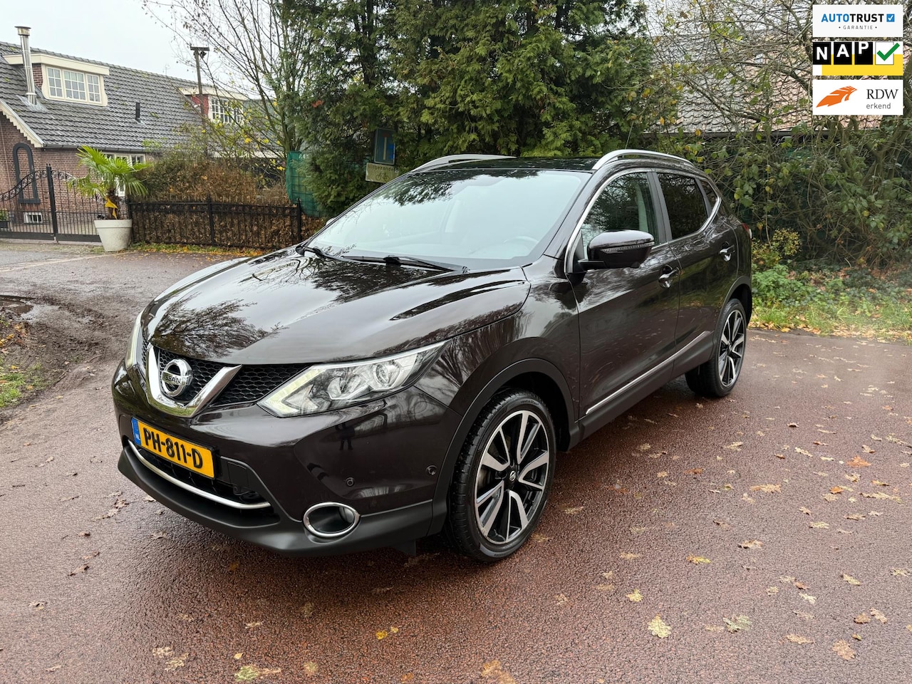 Nissan Qashqai - 1.2 Tekna / Navi / Pano / Camera / Automaat / xenon / leder - AutoWereld.nl
