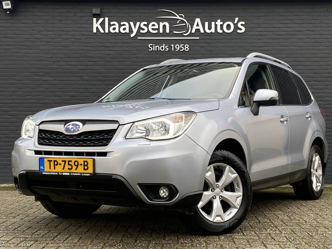 Subaru Forester - 2.0 Luxury 150 pk AWD AUT. | navigatie | trekhaak | panoramadak | all season banden | crui - AutoWereld.nl