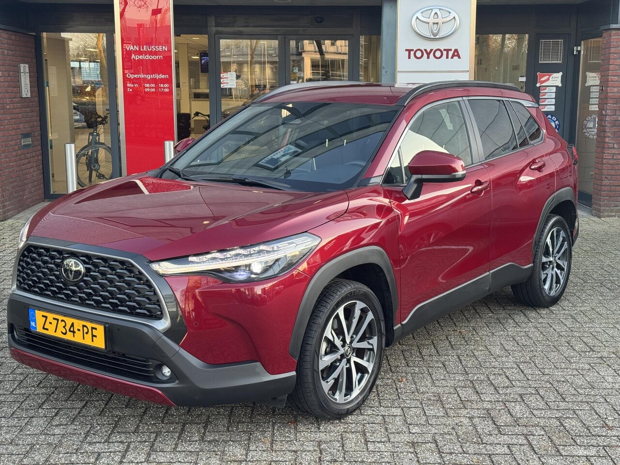 Toyota Corolla Cross - Hybrid 140 STYLE NAVI BLIND SPOT EL-ACHTERKLEP 18'' LM-VELGEN PARK-SENSOREN CAMERA APPLE/A - AutoWereld.nl