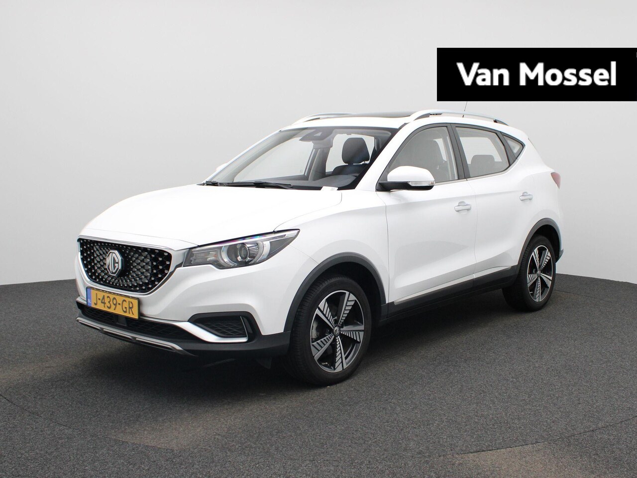 MG ZS - Luxury 45 kWh | Panoramadak | Lederen bekleding | Navigatie | Parkeer camera - AutoWereld.nl