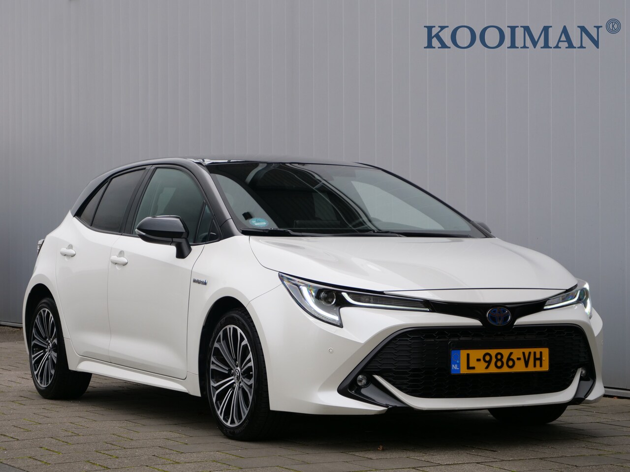 Toyota Corolla - 1.8 Hybrid GR-Sport 122 Pk Automaat Navigatie / DAB / Apple Carplay / Camera - AutoWereld.nl
