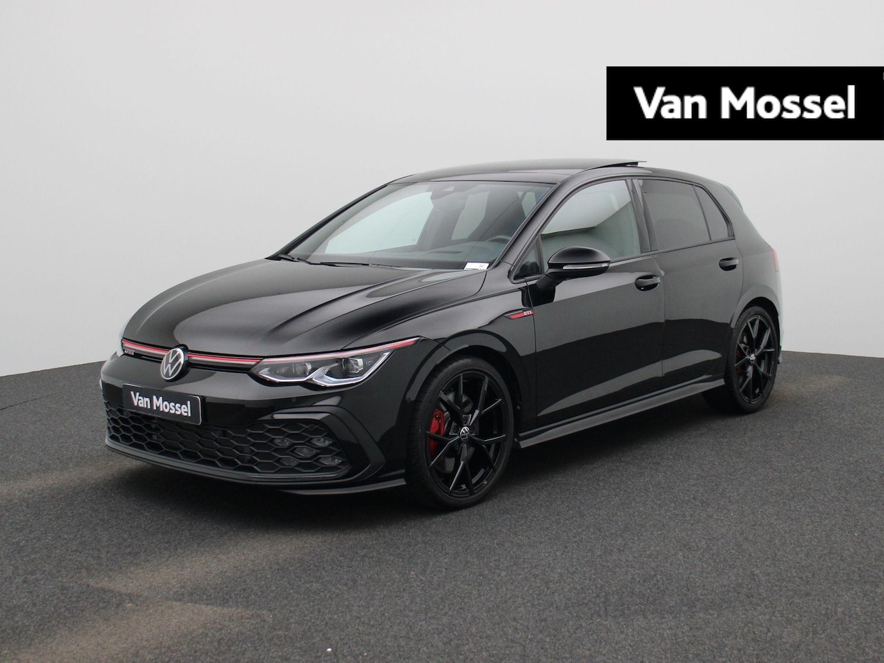 Volkswagen Golf - 2.0 TSI GTI | 245 PK | Automaat | Panorama-schuif-/Kanteldak | Black Style | Stoelverwarmi - AutoWereld.nl