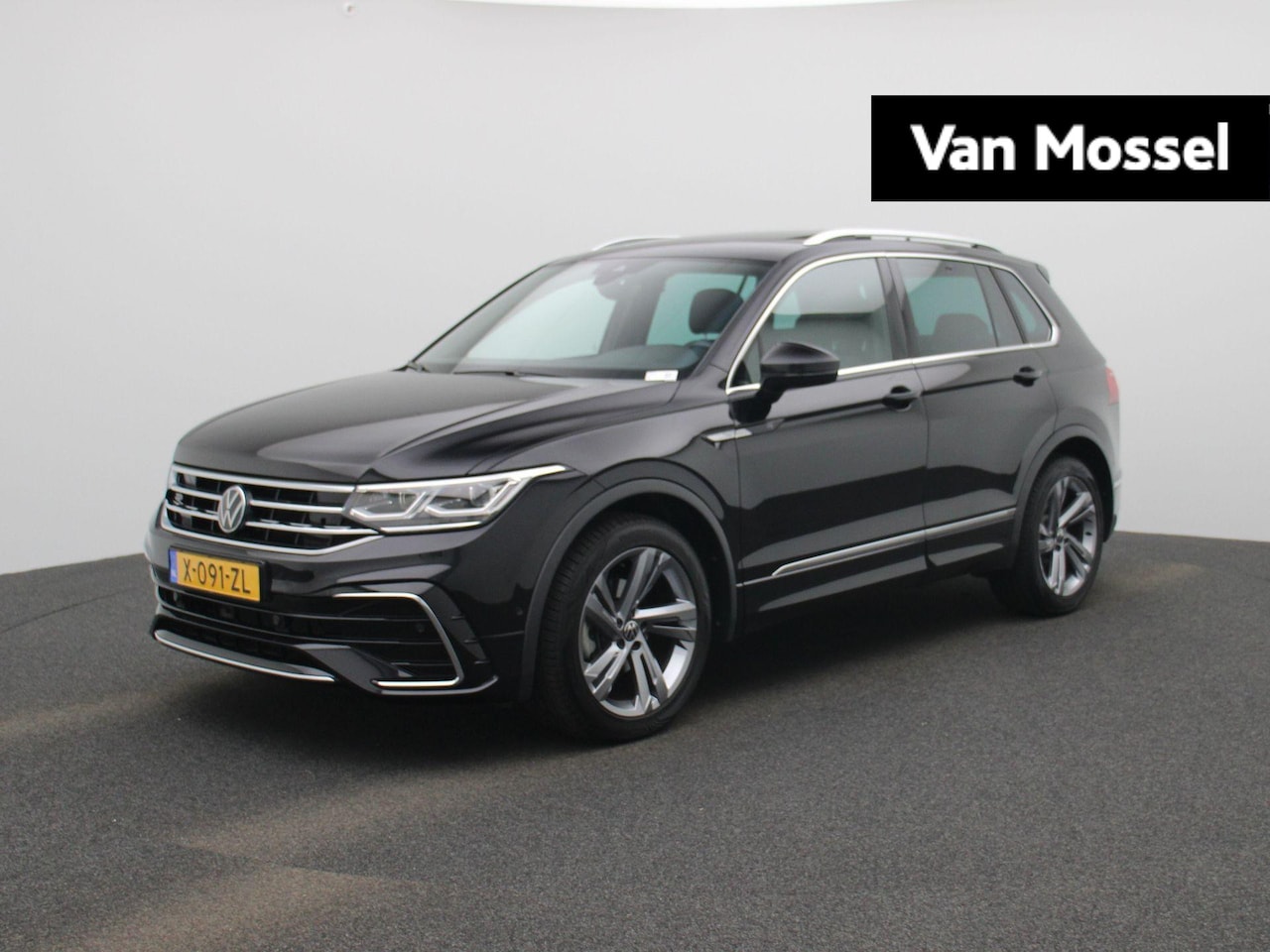 Volkswagen Tiguan - 1.5 TSI R-Line Business | Achteruitrijcamera | Trekhaak | Adaptive cruise control | Stoelv - AutoWereld.nl