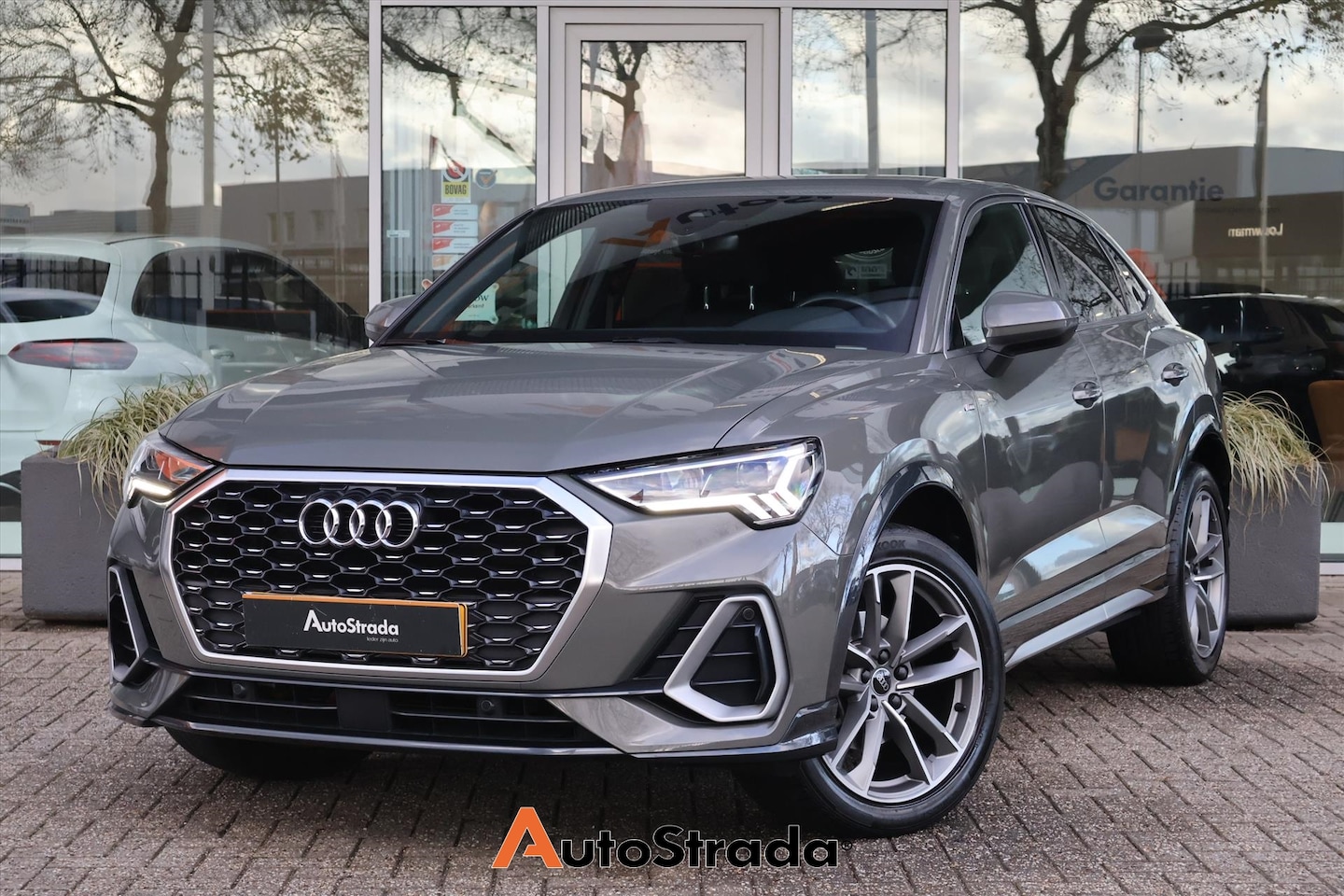 Audi Q3 Sportback - 35 S-Line TFSI 150pk | Virtual | Camera | Cruise | Carplay | Climate | Keyless | Navigatie - AutoWereld.nl