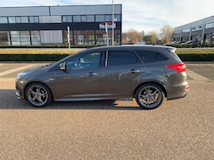 Ford Focus Wagon - 1.0 Ford Focus Wagon 1.0 Ecoboost ST-Line Business 140pk