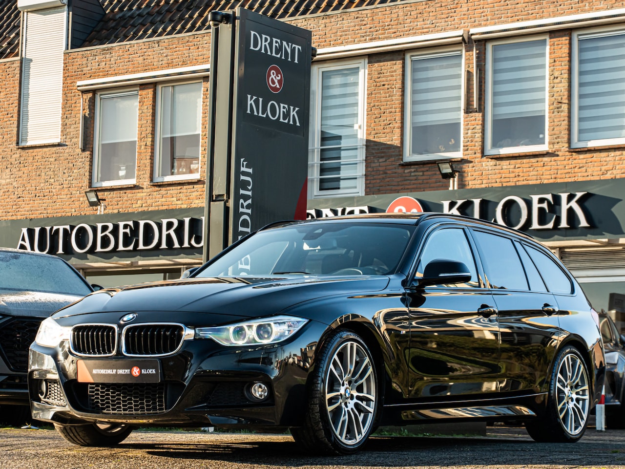 BMW 3-serie Touring - 320d High Exe M-Sport PANO 19 INCH LEDER TREKHAAK LED SHADOW LINE - AutoWereld.nl