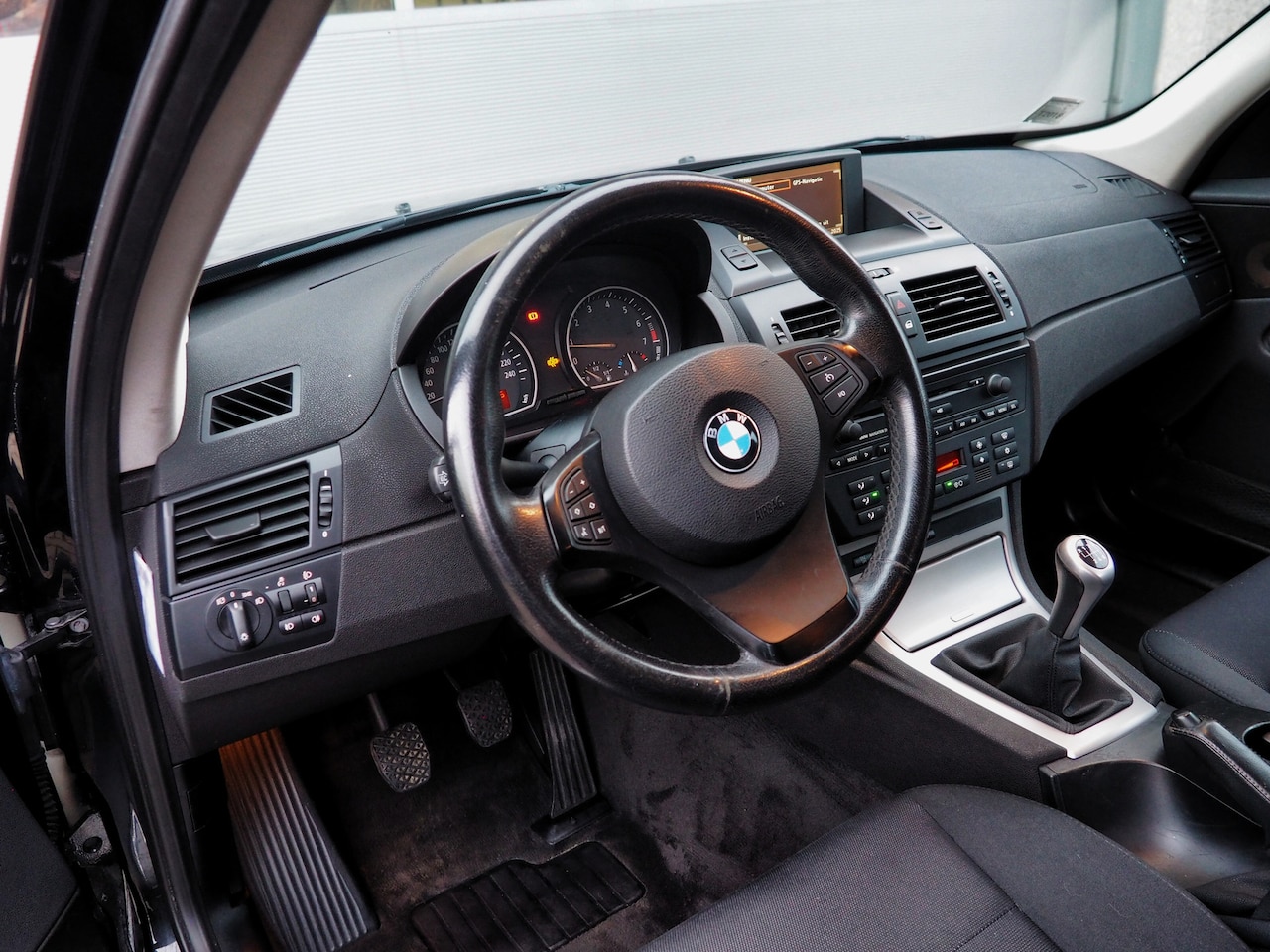 BMW X3 - 2.0i Introduction CLIMA CRUISE PARKEER S. NAVI