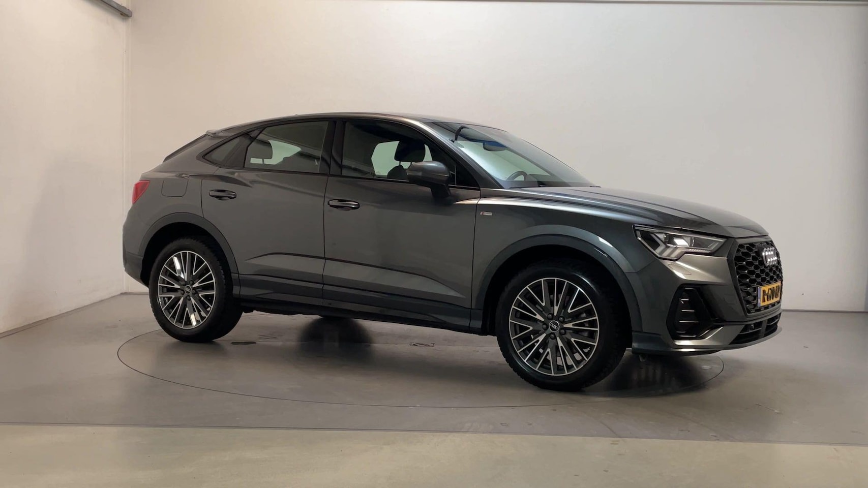 Audi Q3 Sportback - 45 TFSI e S Edition S-Line Camera Stoelverwarming Adaptive Cruise - AutoWereld.nl