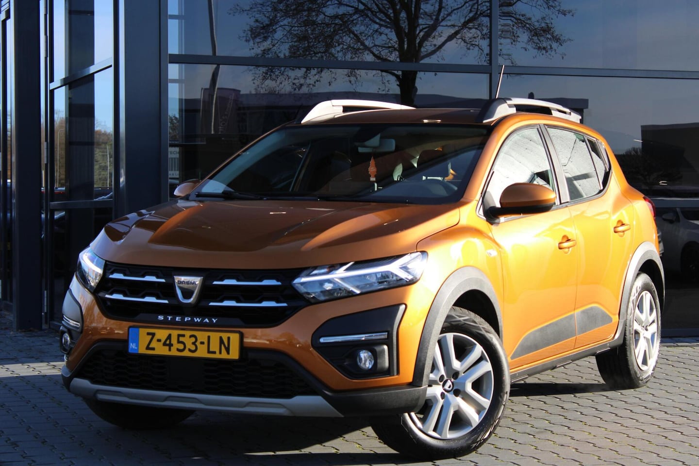 Dacia Sandero Stepway - 90PK Navi | Camera | Park.sens | Clima - AutoWereld.nl