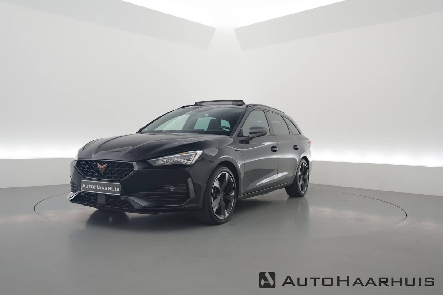 CUPRA Leon Sportstourer - 1.4 e-Hybrid | Pano | Adapt. Cruise | Camera | Keyless | Memory seat | Apple CarPlay - AutoWereld.nl