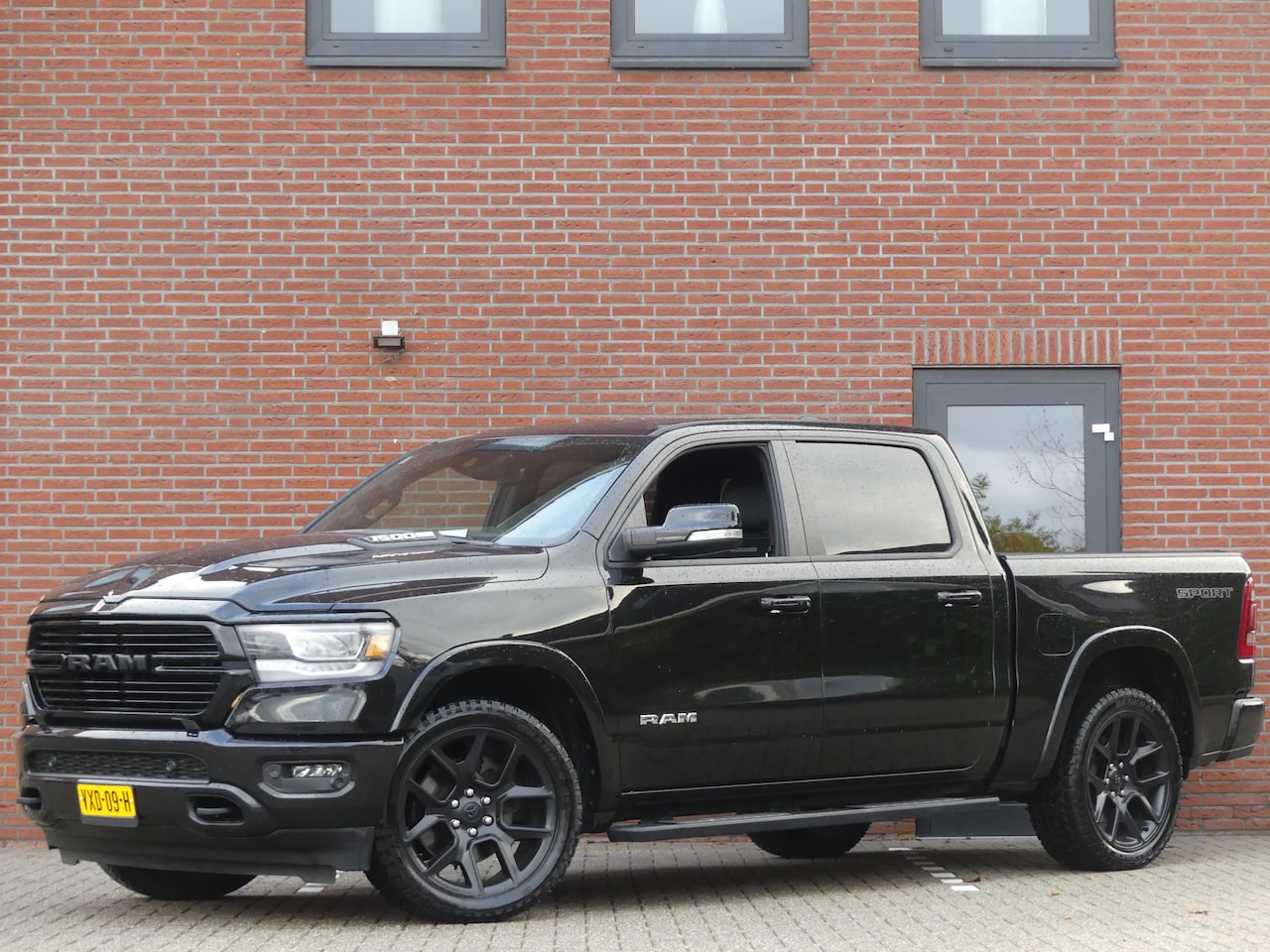Dodge Ram 1500 - 5.7 V8 4x4 LARAMIE Luchtvering LED/Camera - AutoWereld.nl