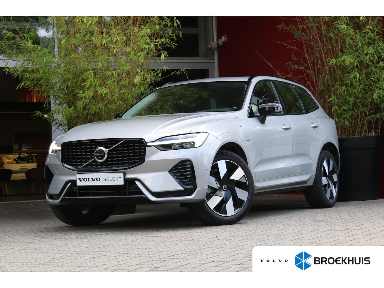 Volvo XC60 - 2.0 T6 Plug-in hybrid AWD Ultimate Dark | Trekhaak | 360 Camera | Head-up | Panoramadak | - AutoWereld.nl