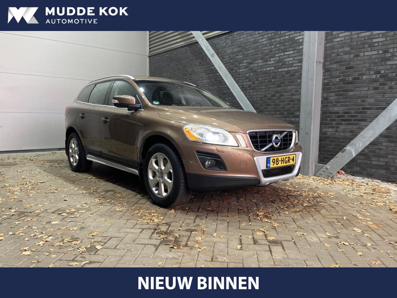 Volvo XC60 - 2.4 D5 AWD Summum | Panoramadak | Trekhaak | Camera | Leder | BLIS - AutoWereld.nl
