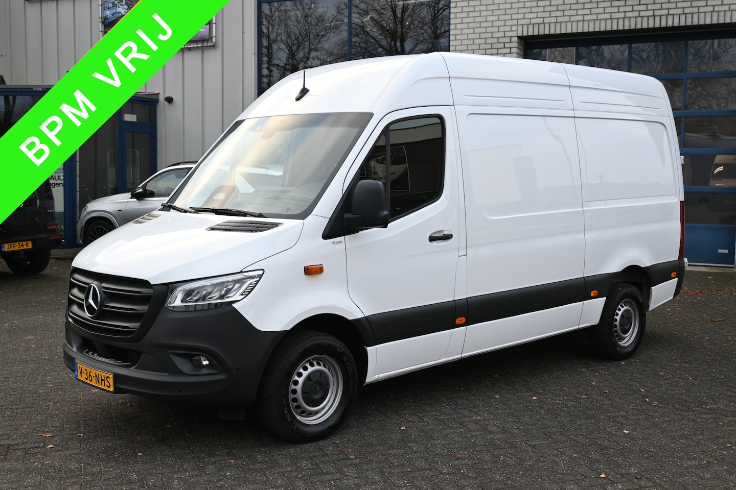 Mercedes-Benz Sprinter - 317 CDI L2H2 Pro LED, Geveerde stoel, MBUX Navigatie, Aflegvak boven hemel - AutoWereld.nl