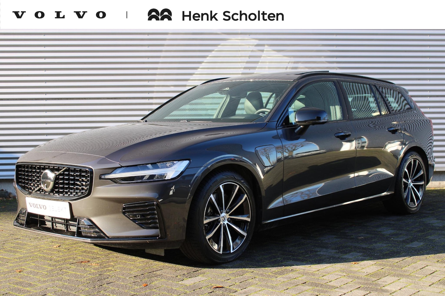 Volvo V60 - 2.0 T6 Plug-in hybrid AWD Plus Dark | Lichtmetalen Velgen 18" | Lederen Bekleding | Premiu - AutoWereld.nl