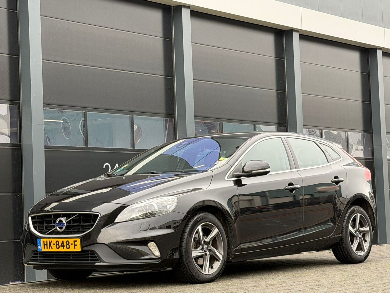 Volvo V40 - V-40 2.0 D2 R-Design Camera Navi EURO-6 - AutoWereld.nl