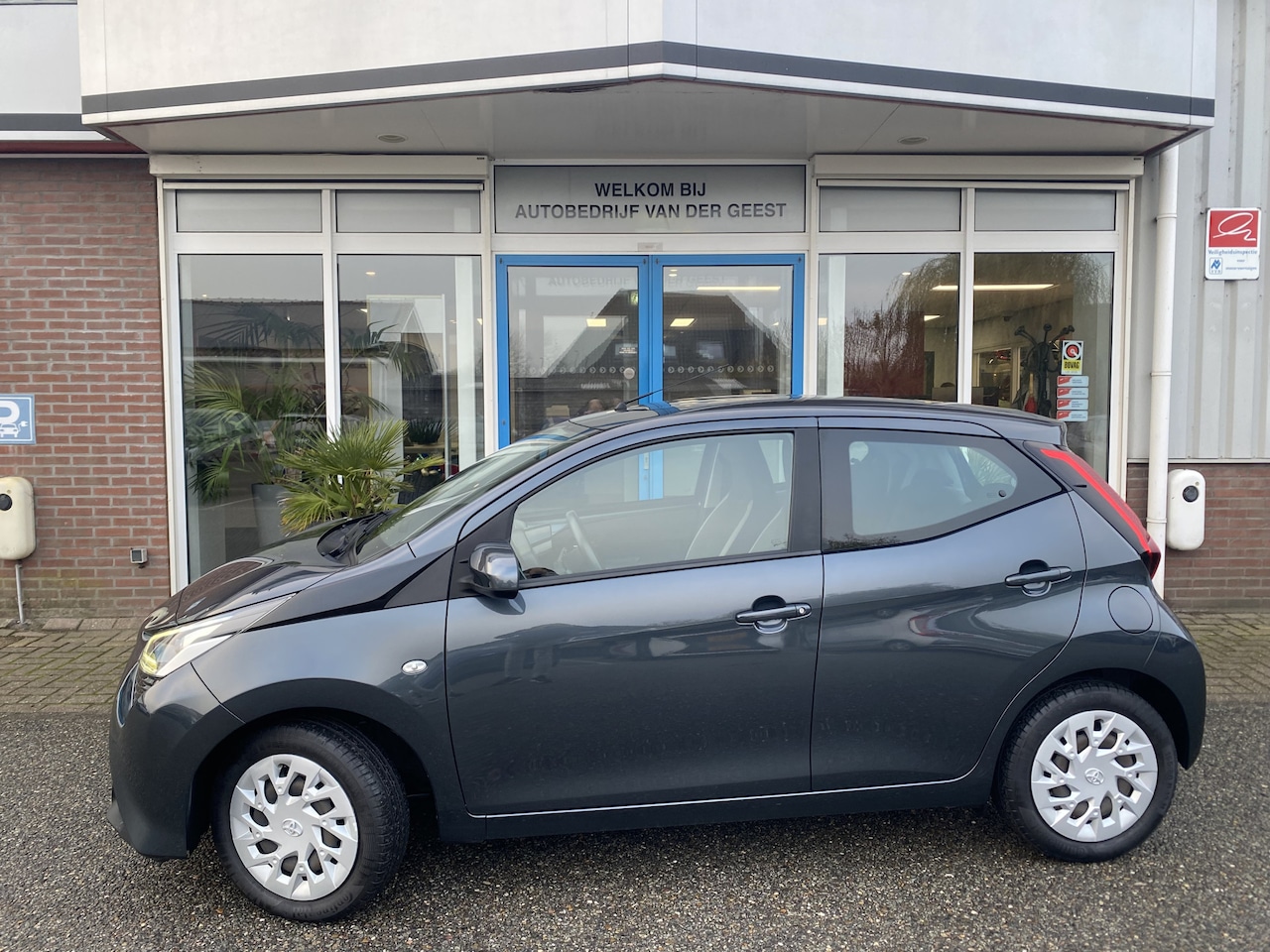 Toyota Aygo - 1.0 VVT-i x-play 1.0 VVT-i x-play - AutoWereld.nl