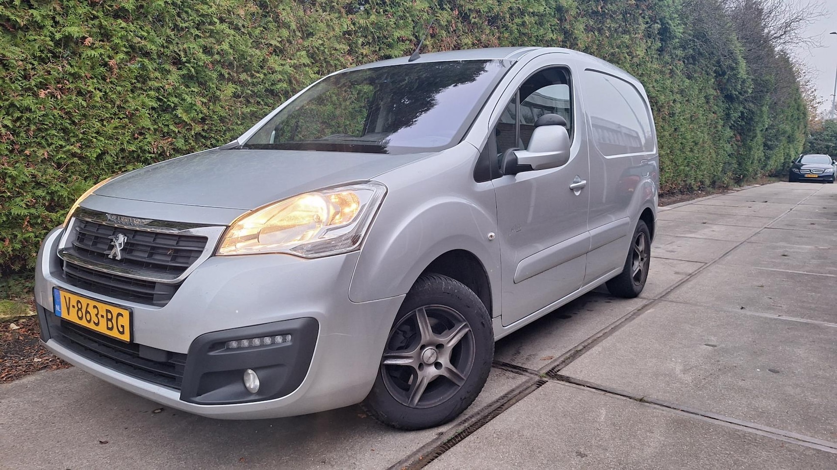 Peugeot Partner - 120 1.6 BlueHDi 100 L1 Première 120 1.6 BlueHDi 100 L1 Première - AutoWereld.nl