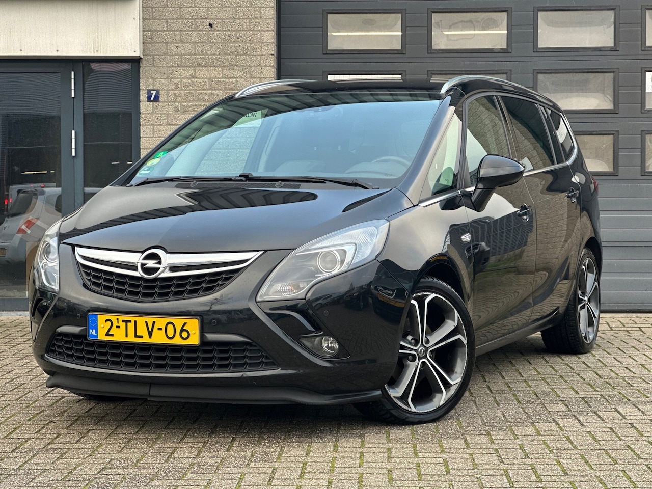Opel Zafira Tourer - 1.6 CDTI Business+ / Navi / PDC / NAP / 1ste Eigenaar / 7 zits / Xenon / Airco / OPC 19'Ve - AutoWereld.nl